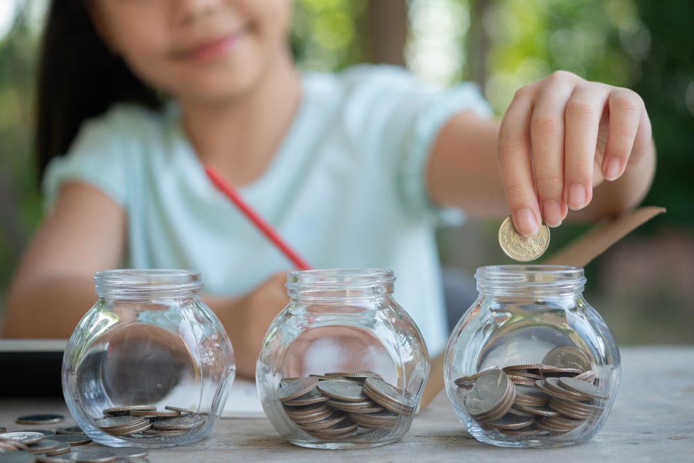 Teach your kids to budget when travelling - Managing Your Money while Travelling with Children