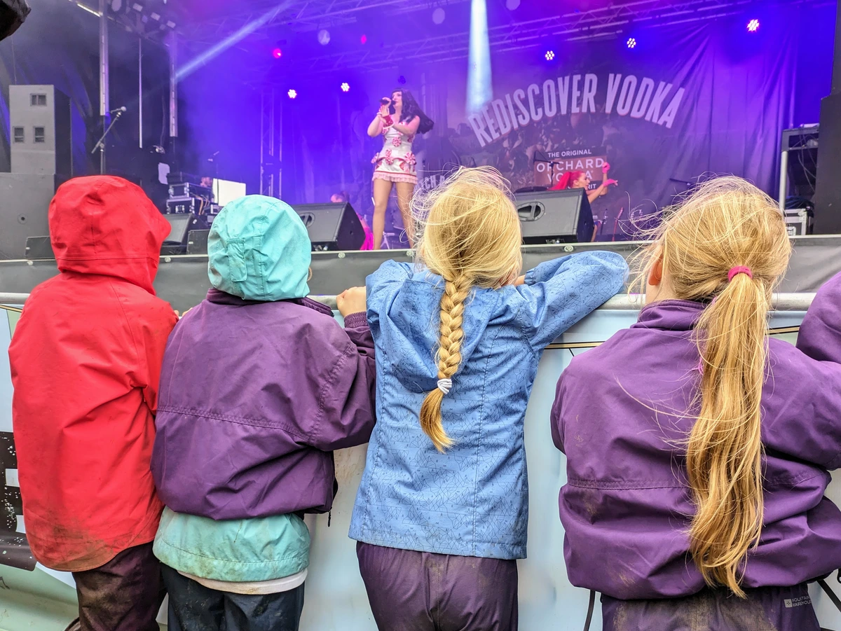 4 girls watch a Katy Perry tribute act on a wet day at the Yorkshire Dales Food and Drink Festival 
