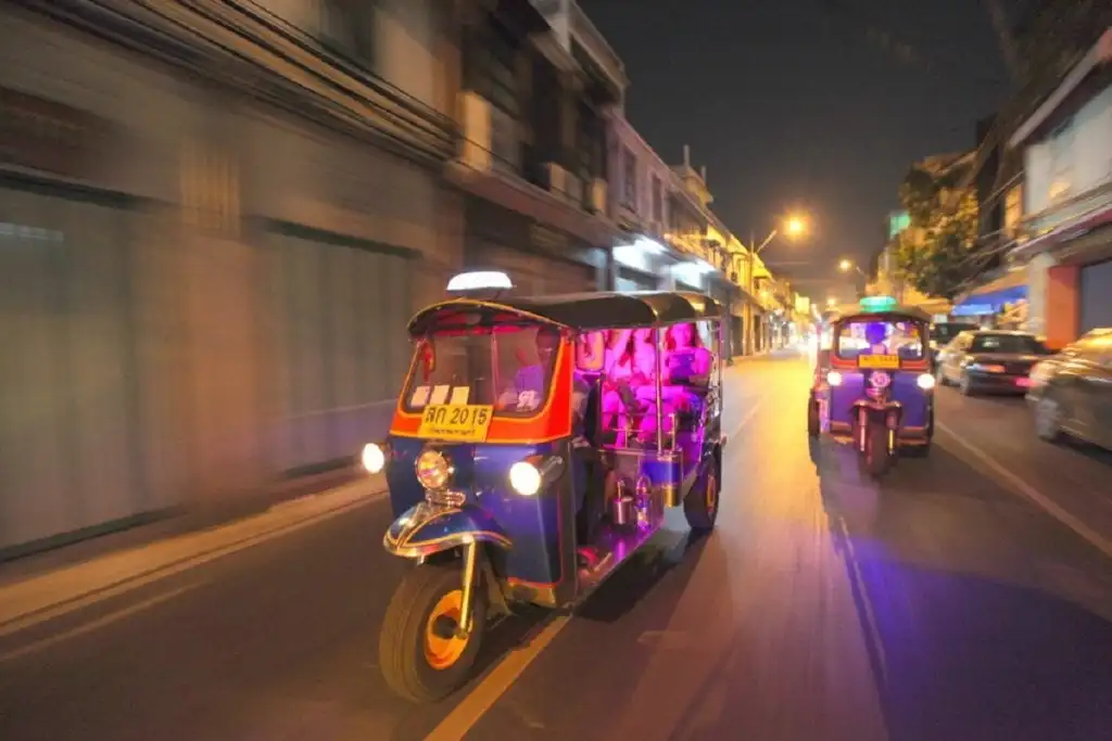 When it comes to how to avoid travel scams, tuk-tuk drivers are the absolute classic. We have all fallen for it! 