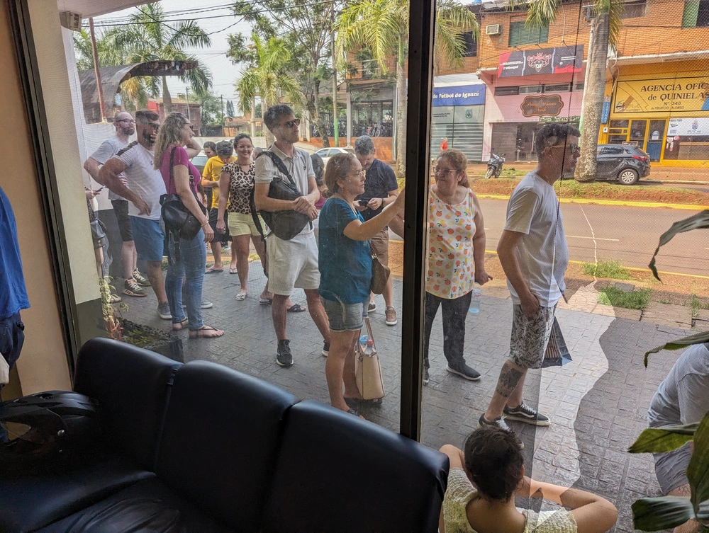 The queue outsiede of Western Union in Puerto Iguazu 